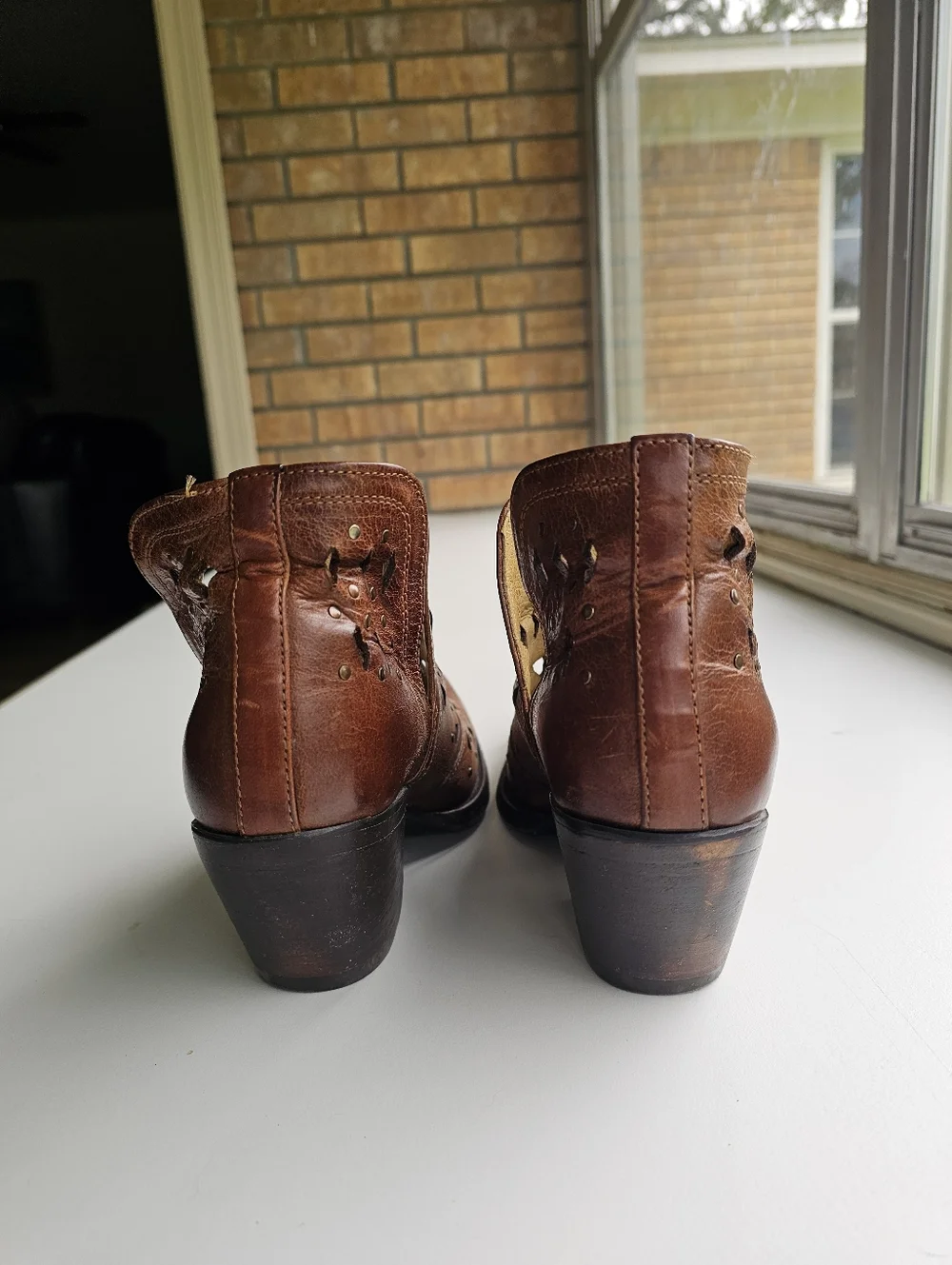 Ariat Dixon Women's Leather Studded Amber Cutout Ankle Booties - Size 7.5 - Picture 3 of 13